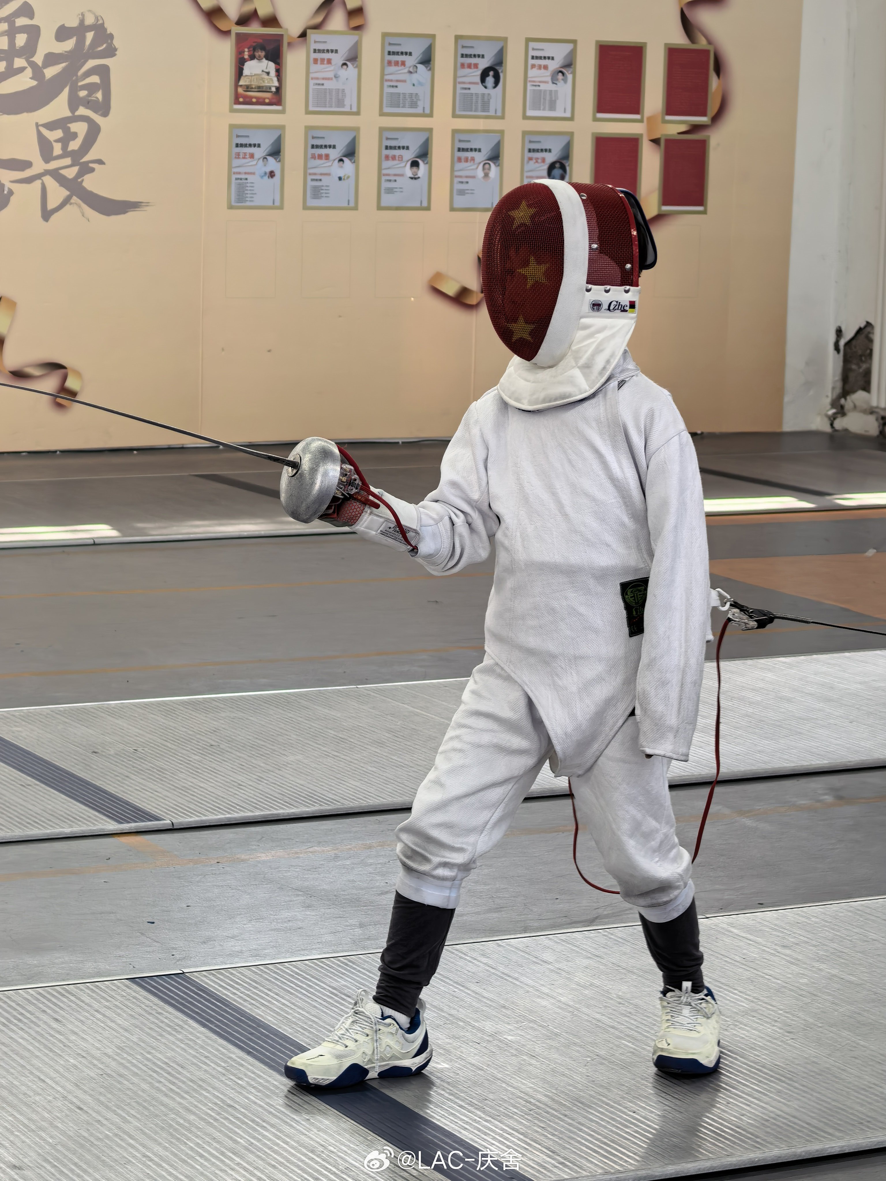 陪孩子的时间太少，进了剑馆，连哪个是自己儿子都认不出来