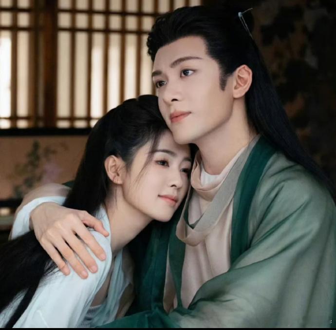 白鹿、曾舜晞《临江仙》预计暑假档播出，古装仙侠题材，“离婚”设定新颖，服化道精致