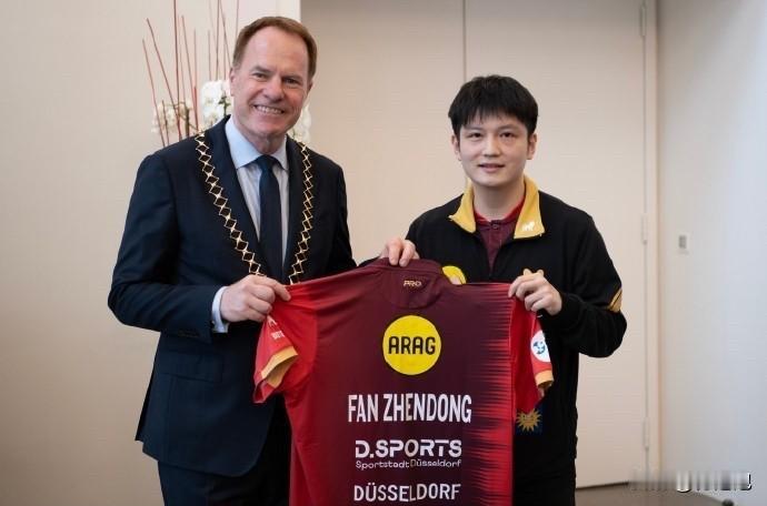 樊振东首秀要来了。

杜塞尔多夫等他太久了。

德国乒坛今晚迎来小胖时刻。

北