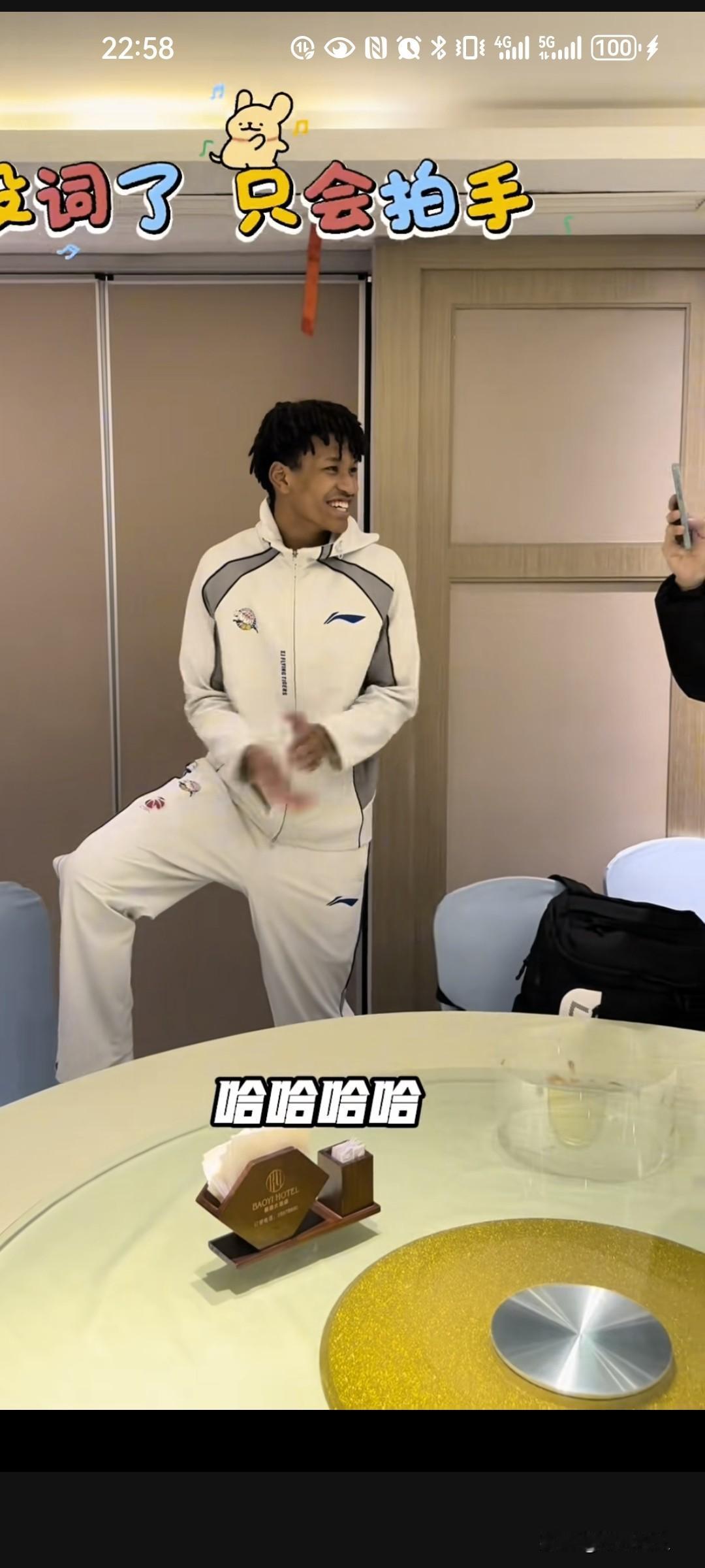 新疆男篮全队给杨芮过生日，没有刘炜指导显得不一样



新疆男篮给杨芮过生日，姜