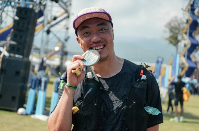 跑男！40岁赵旭日27小时09分36秒完赛百公里越野赛，男子组第936