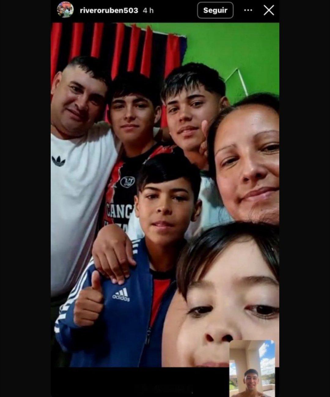 河床[超话] 河床劳塔罗·里维罗的父亲发布了ins动态，在里维罗第一次入选阿根廷