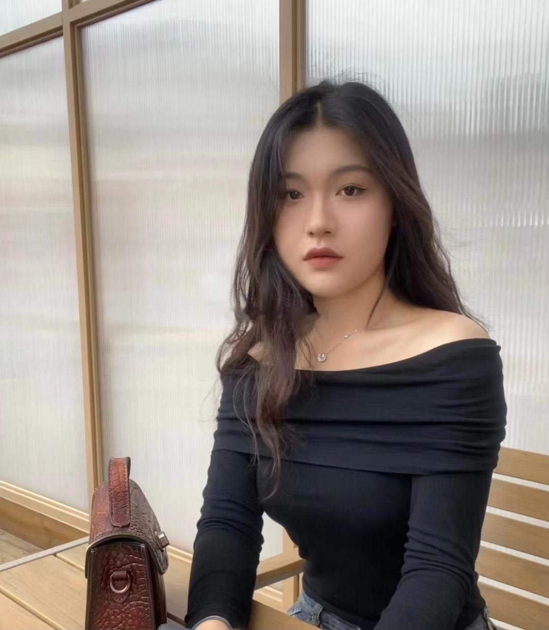 性别：女籍贯：河北目前所在地：承德年龄：24身高：161体重：44kg工作：小学