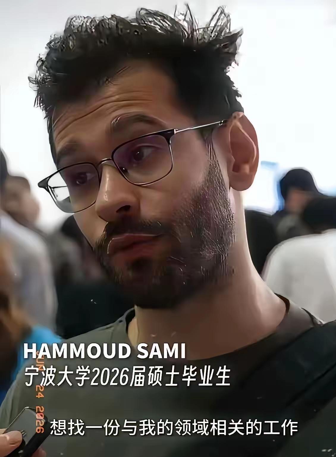 宁波大学最近火了，因为一条“热心服务留学生”的新闻。报道里说，留学生阿瑟斯凯奇在