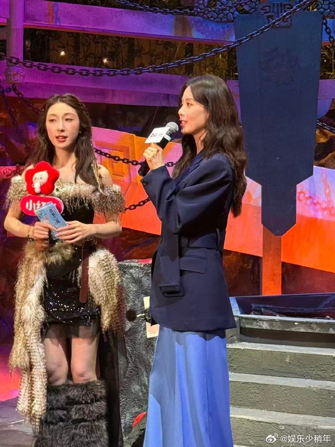 刘诗诗和10个龙葵同台了刘诗诗四川线下活动谁能想到有生之年还能看到这一幕！刘诗诗