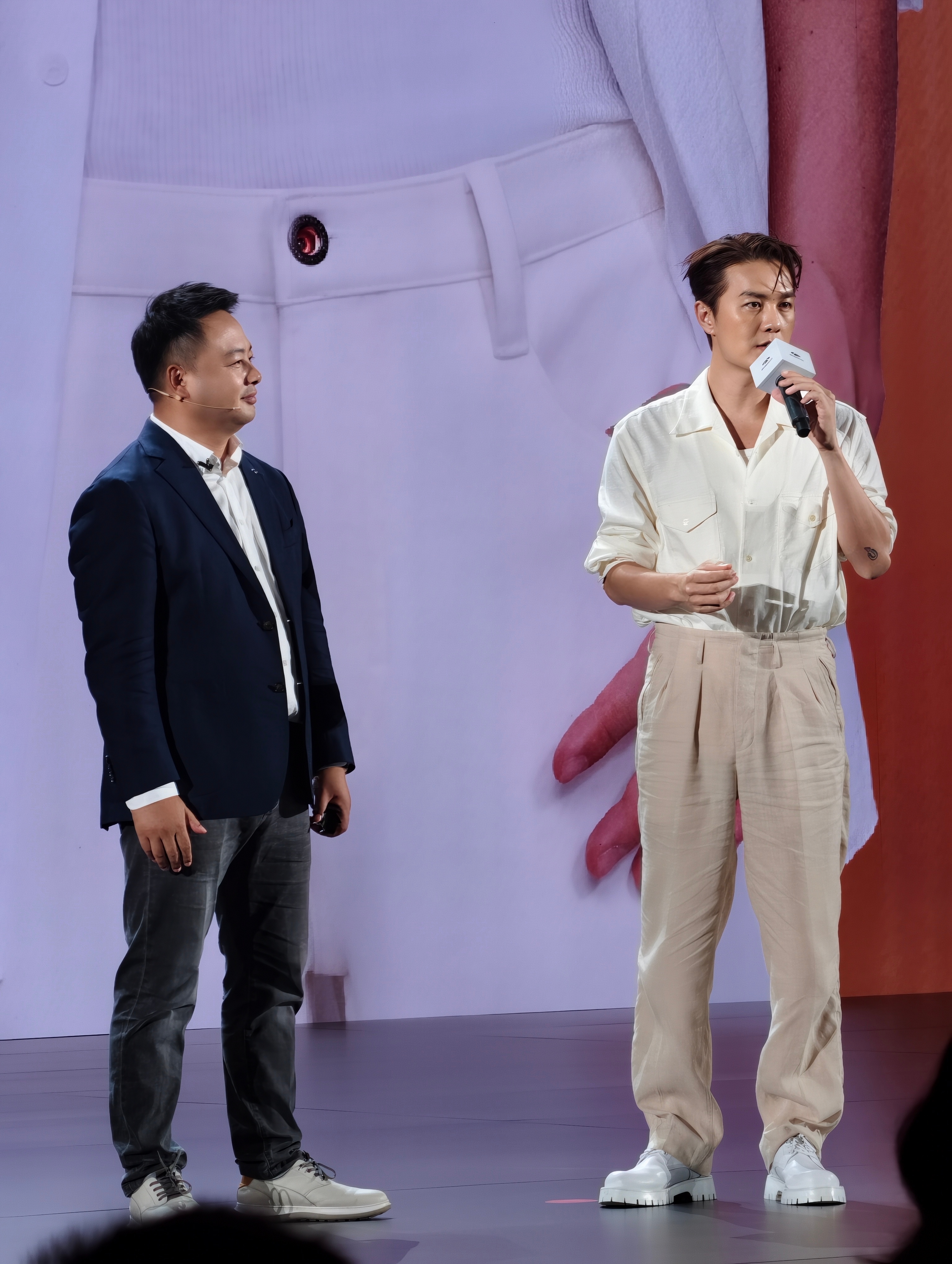 就在今晚全新风云T7正式上市，起售价9.79万元，抢先置换价9.49万元起，这个