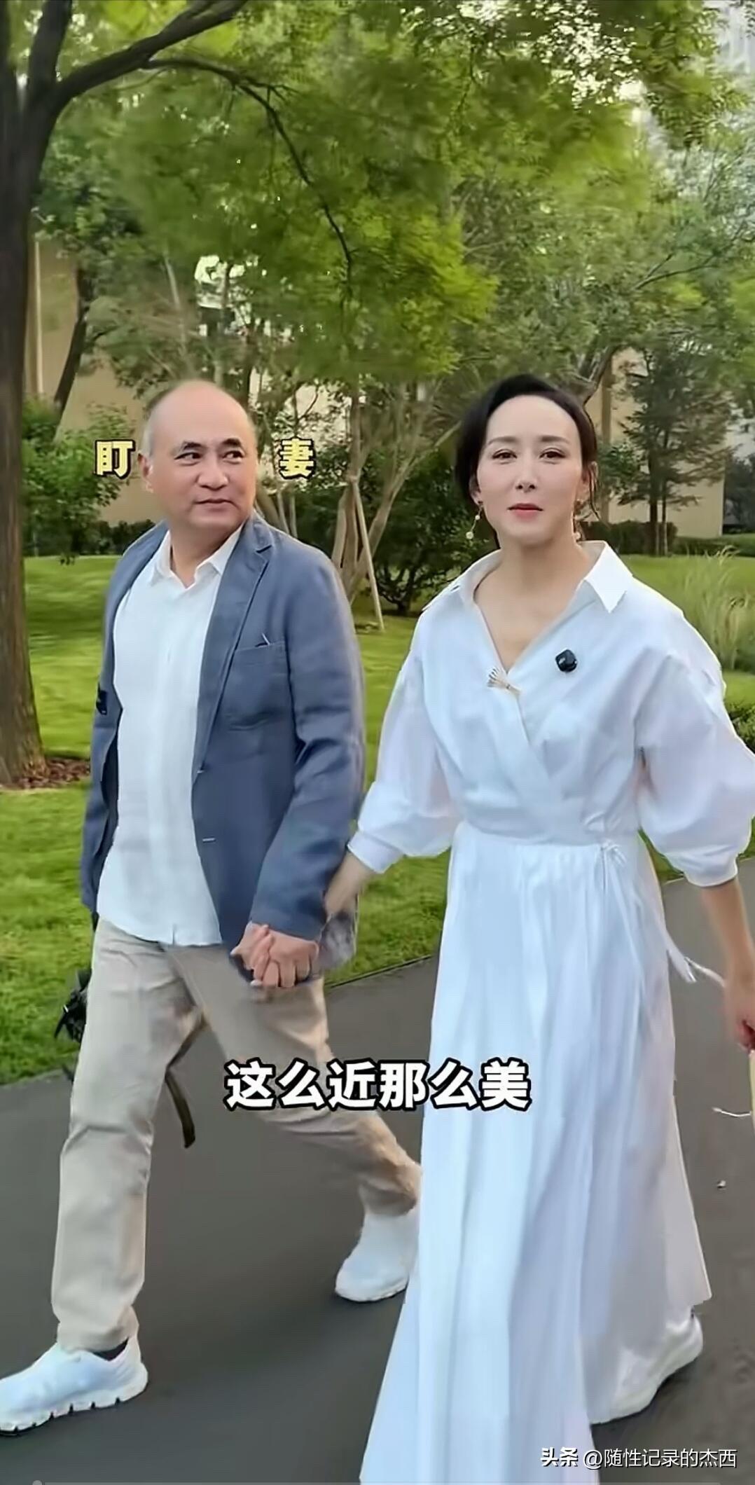 袁泉、梅婷、章子怡等女明星里，就照片中的这位同学嫁的最好，当初一个班里她的颜值一