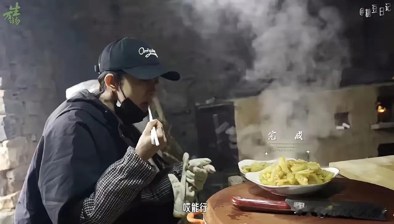 怪不得杨幂能把绣绣演的那么好，杨幂是提前体验生活了，对于城里女人真的是没接触过真
