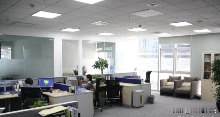 上周五跟面了一个81年的项目经理的候选人，就在刚刚，候选人主动发微信表示自己对我