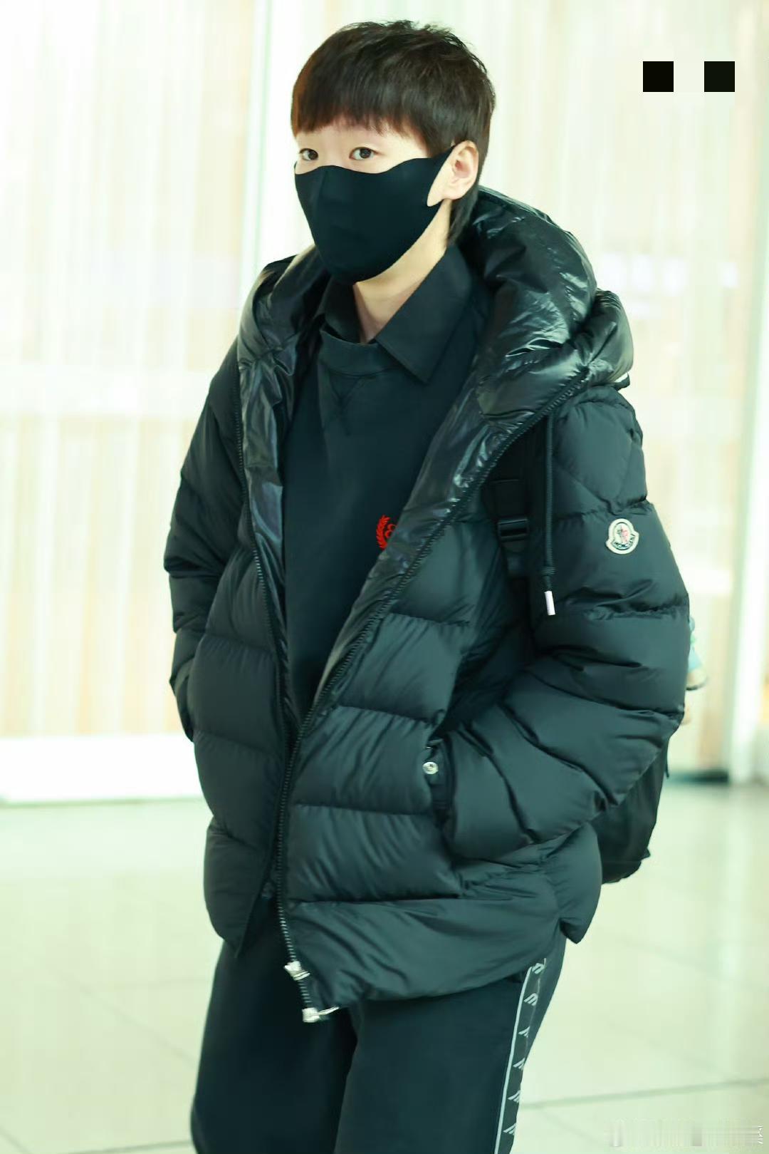 王曼昱今日北京南站出发乘高铁到南京，参加南京乒超总决赛。高铁大概三至四个小时到南