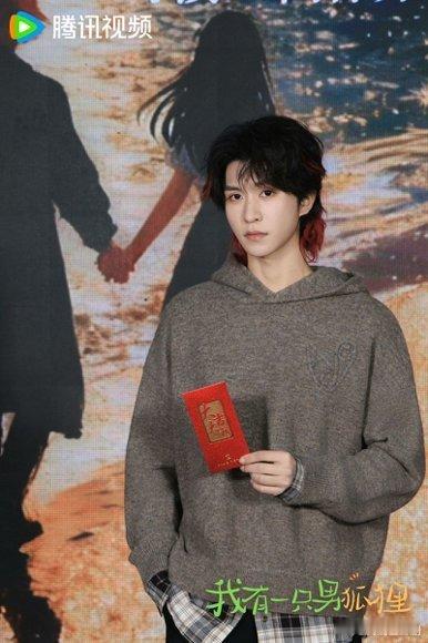 谁教张集骏用这张脸演狐狸精的真的要谢谢选角的人！让张集骏演男狐狸也太会了，冷脸又