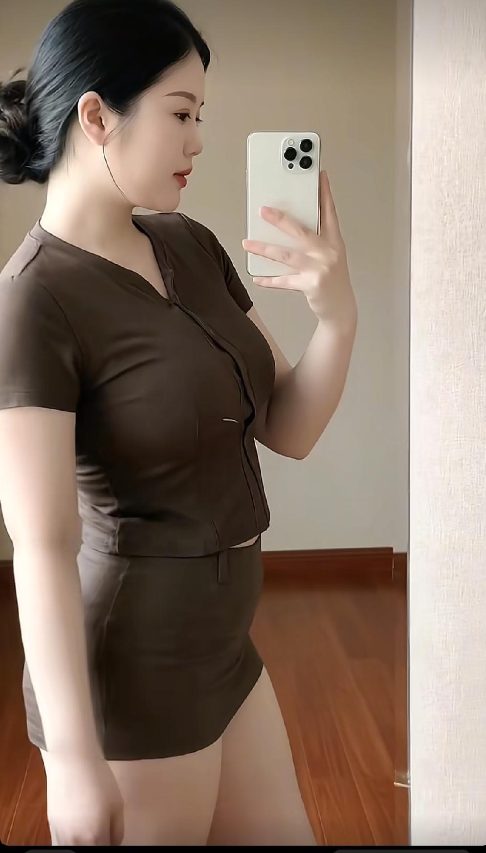微胖滴女生好看还是苗条好看? 觉得什么样的身材穿牛仔裤最好看?
