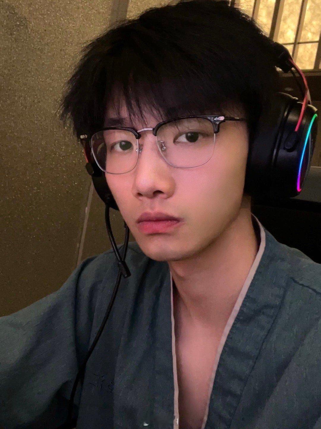 po一张网瘾少年 ​​​