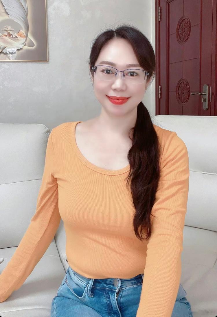 眼镜阿姨细看有韵味 ​​​