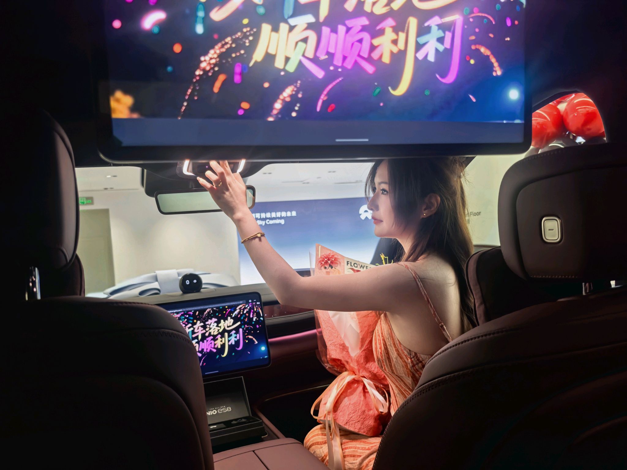 🥰新车车型2026款ES8签名版+ 22 寸锻造玄金星翼轮毂+玄金饰件+ 苏木