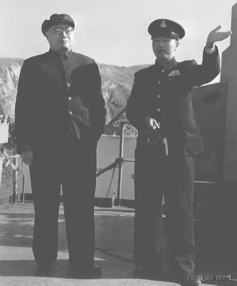 早在抗战时期，刘帅就戏称刘华清为“沙皇”，因为当时刘华清常加夜班，因此得上了沙眼