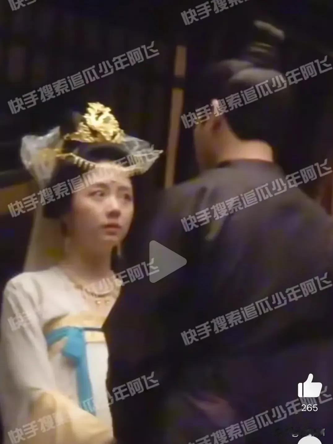 谭松韵新剧造型也太搞笑了吧。
这年头造型师够放飞自我的，落地古装整得有几分菩萨既