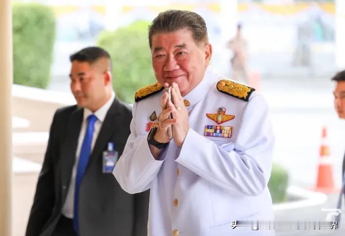 泰国实力更强，但是已经有20余名平民死亡。泰国代理总理普坦对媒体表示，泰方在全力