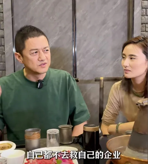 李湘的前夫李厚霖，宴请李亚鹏、海哈金喜夫妇。李亚鹏这脸咋垮成这样了[允悲][允悲