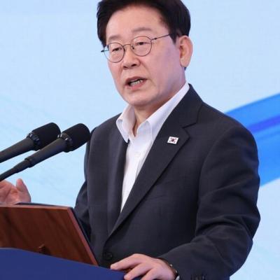李在明民调跌破大关，铁腕改组政府求生，全面左转

70%到38.9%，李在明只用