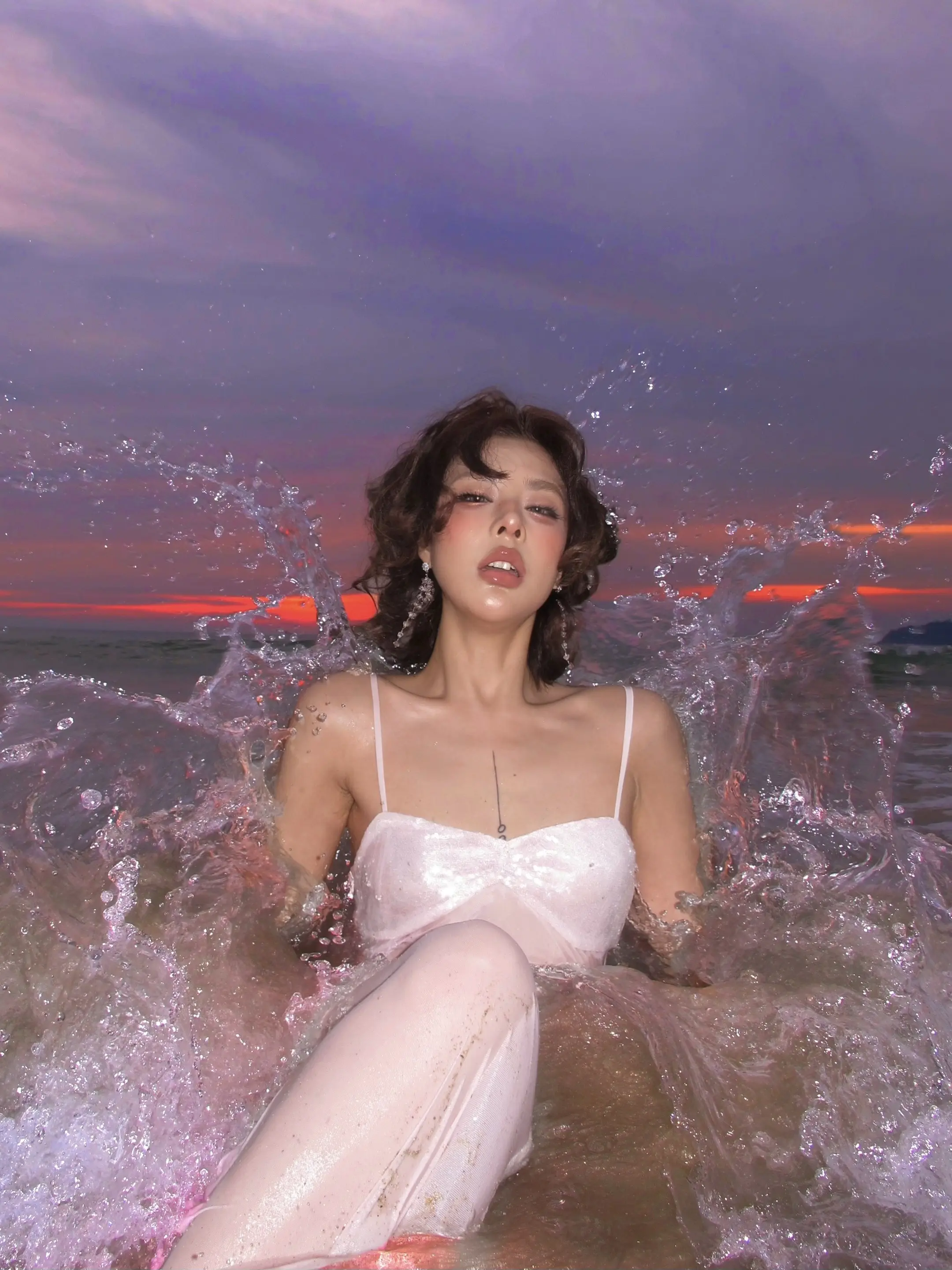 让海浪成为我的裙摆。