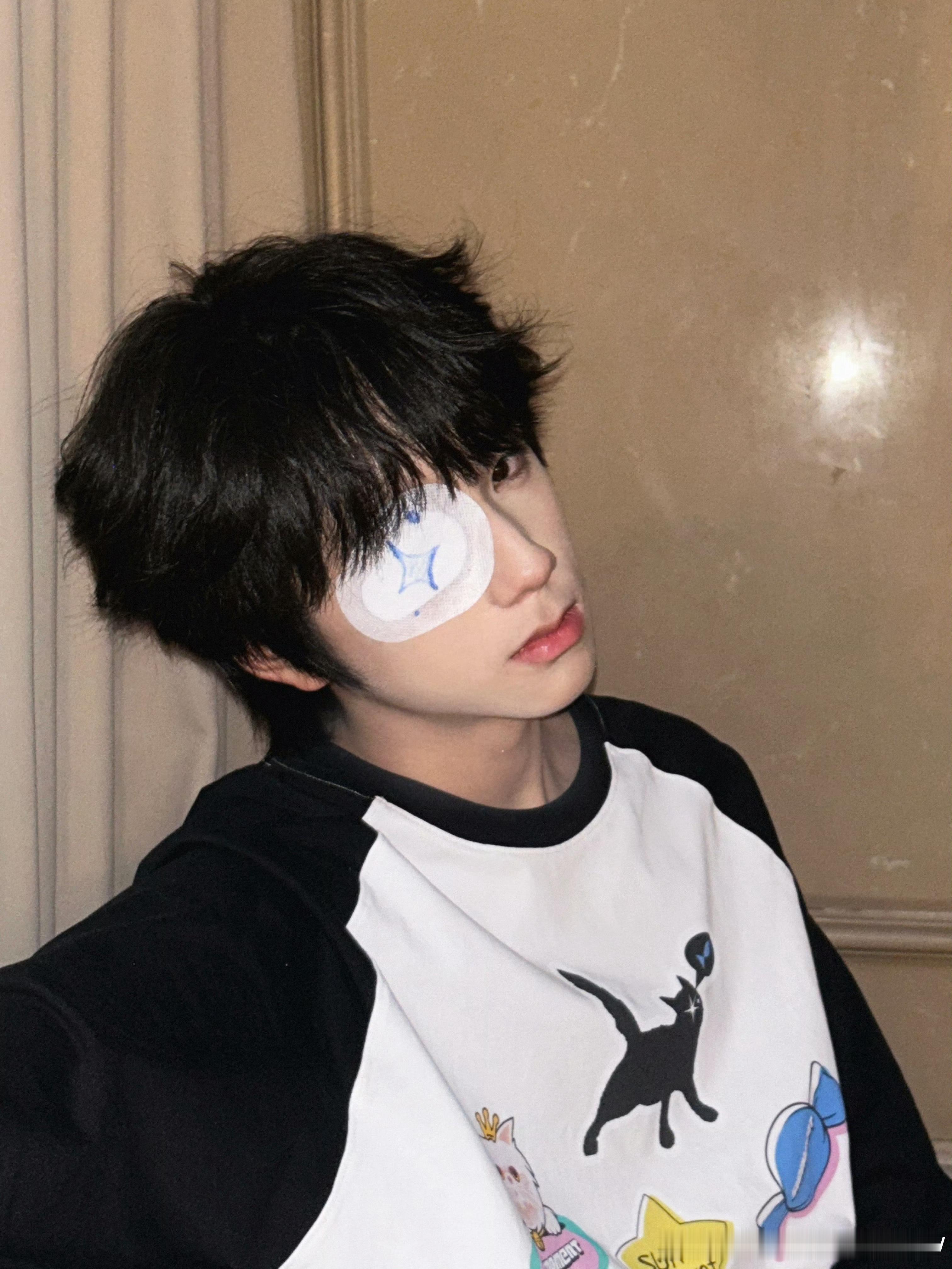 【王橹杰】眼睛不舒服造就的撕漫场面 王橹杰戴眼罩 ​​​