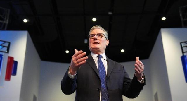 斯塔默还是被激“怒”了，他在离开中国之前，在社交媒体上发了一篇严厉的小作文，打算