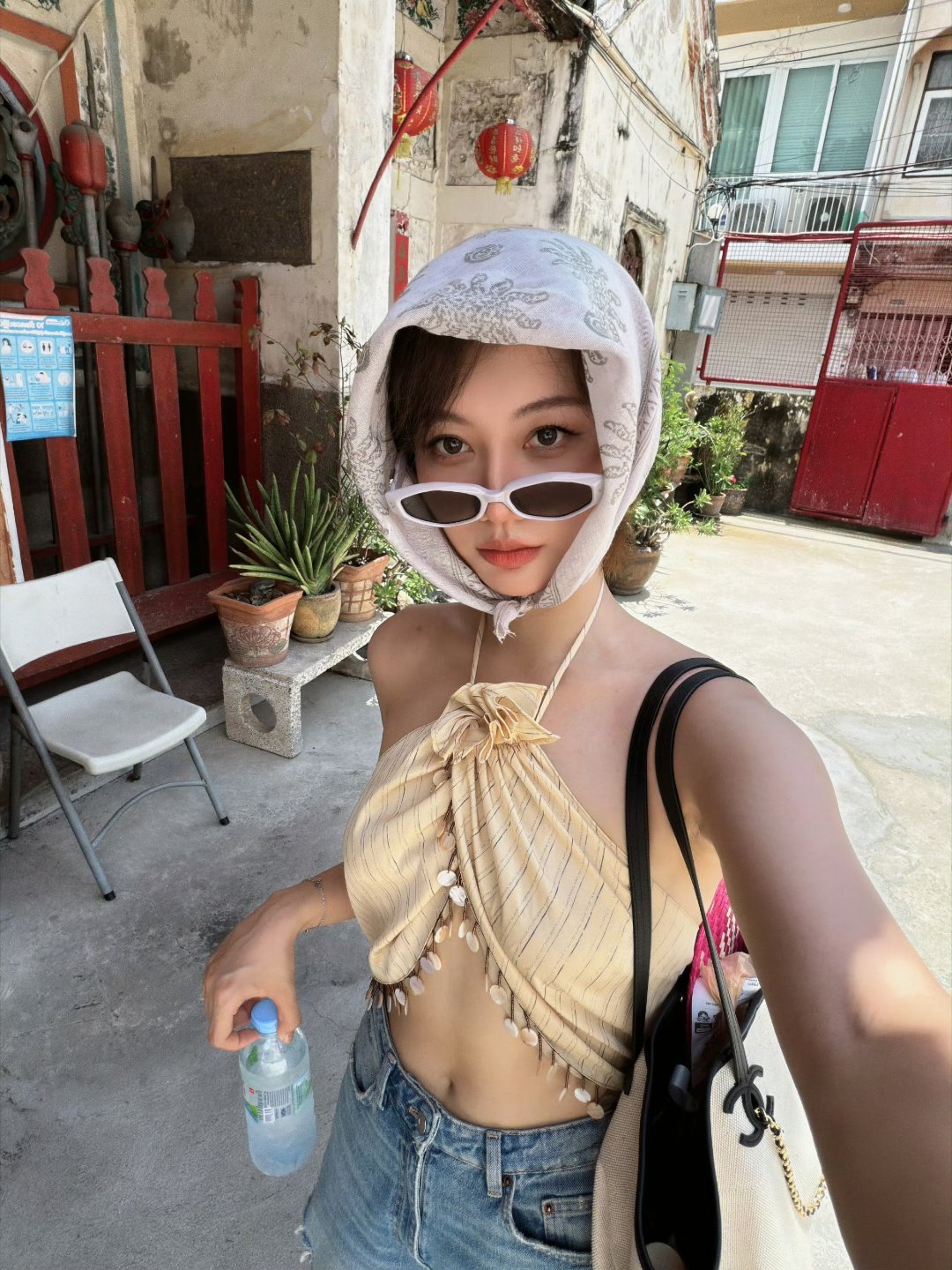 思慕社字母    “别担心，我们都是只来体验一次人间的旅人。烟花虽短，但绽放时照