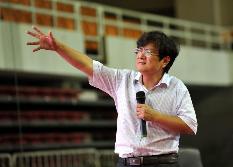 郑强教授的话语向来振聋发聩。他指出，大家对流量明星、首富了如指掌，却对国家功勋所