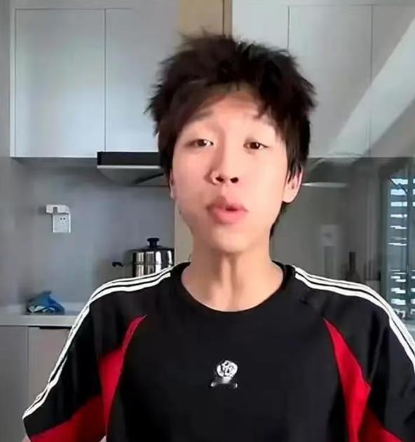 细思极恐，昨天和一个做了十几年艺考培训的朋友吃饭，他压低声音跟我说：“中戏的录取