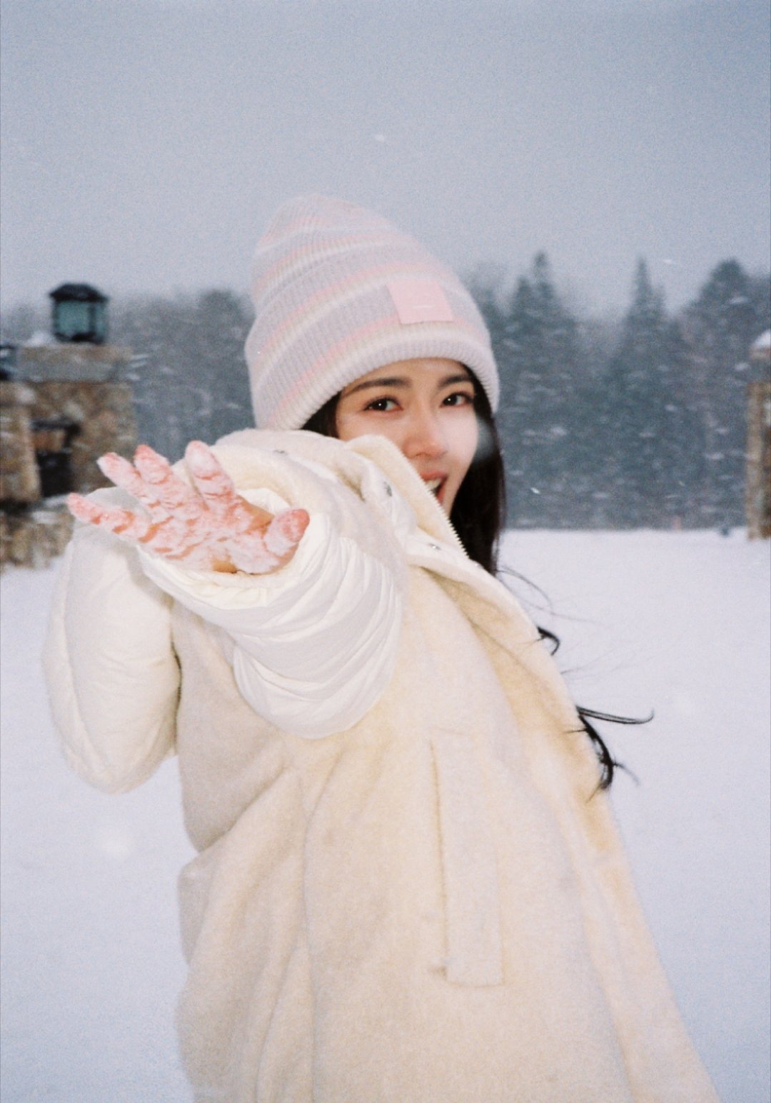 赵今麦滑雪滑得怎么样啦！聂曦光也太可爱啦，要注意保暖哦！ 