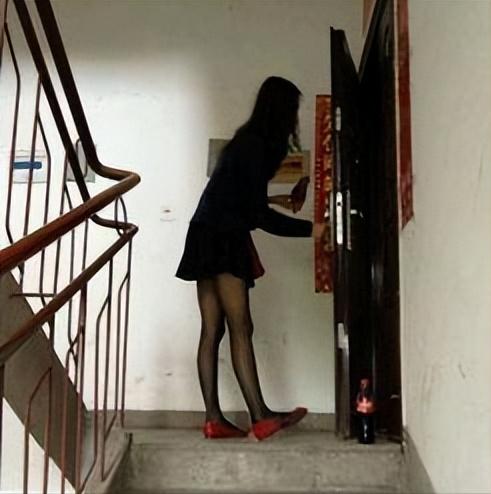 上海男子出轨大10岁离异女邻居，荒唐说辞被法院当场驳回。

2026年6月30日