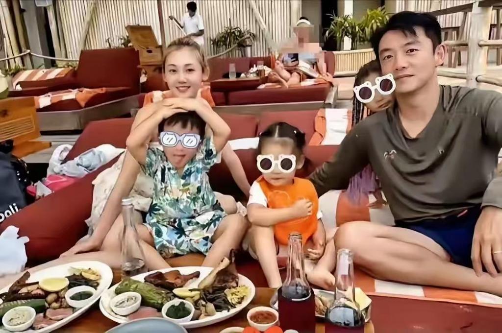 郑恺突然冲上热搜！8月11日，许久没有大范围曝光的郑恺，凭着一组温哥华生活近况顺