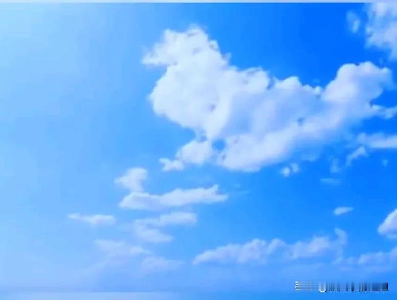 早晨，如洗的天空，一碧千里，天边的云坠在山头，舞在山涧，缠在当空，这是变着法儿来