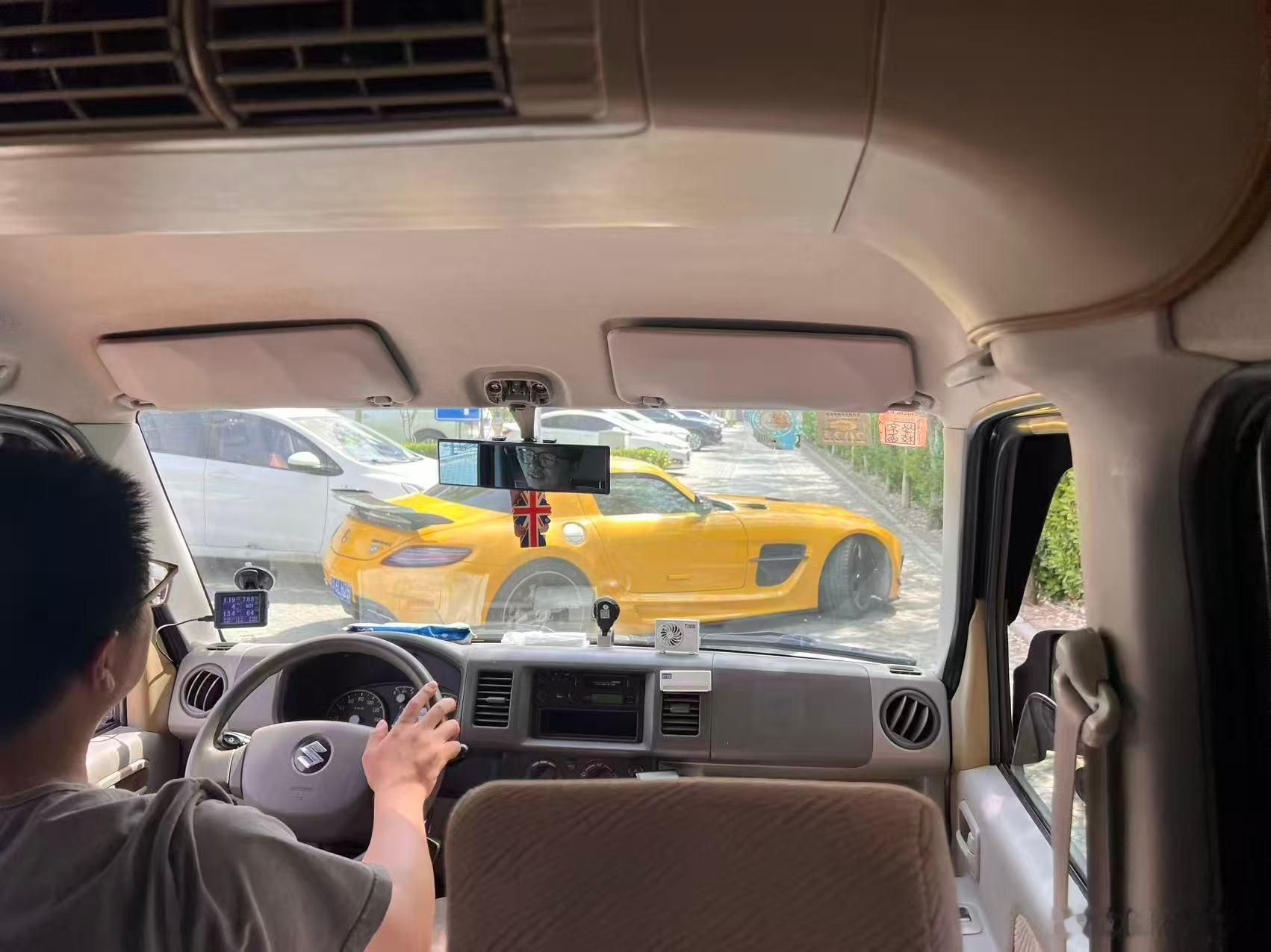 都是前中置后驱车，我们这个略胜一筹 北京