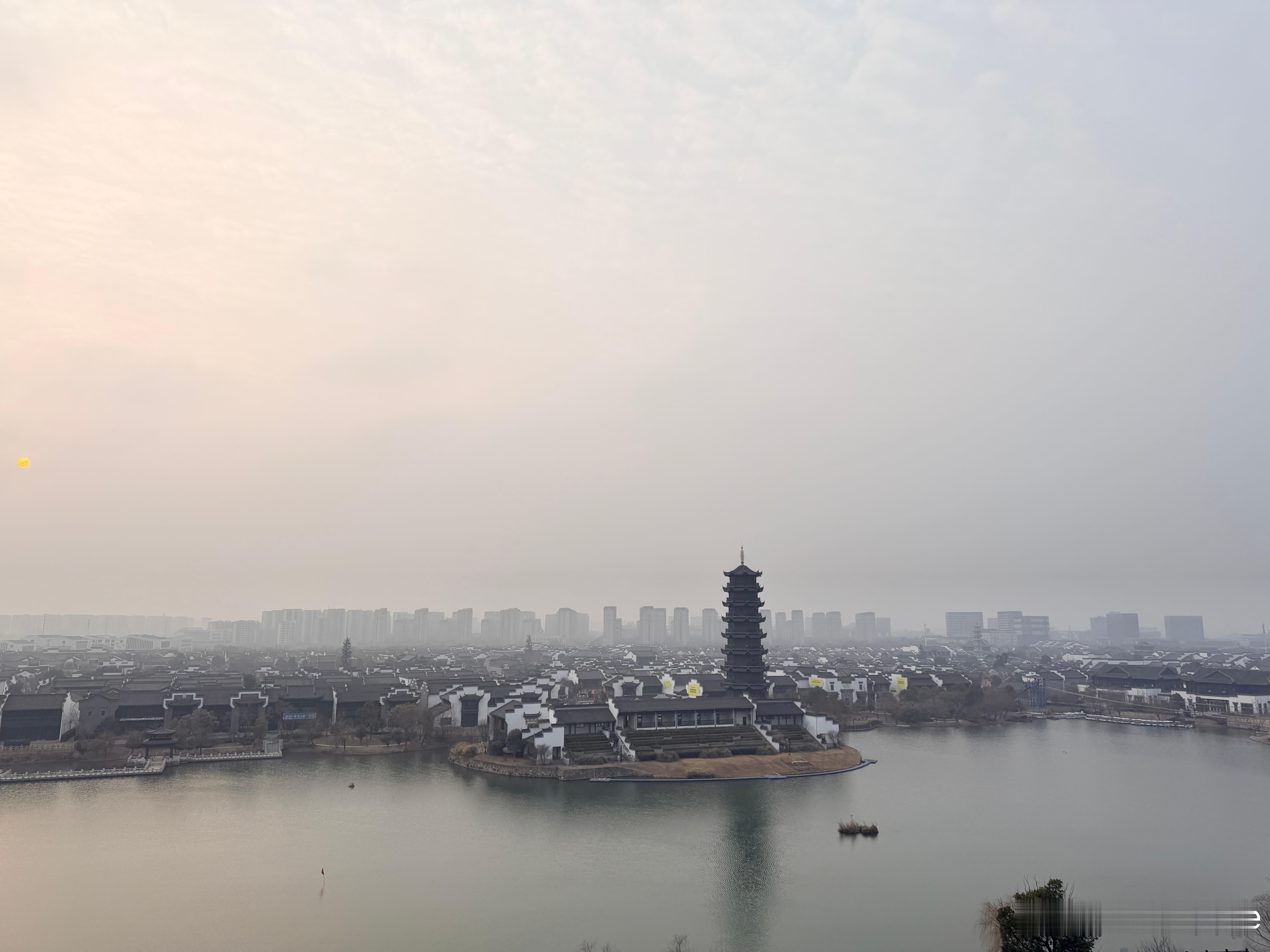 来参加2026奇瑞汽车AI之夜 住的酒店旁边是鸠兹演艺小镇，是以徽商文化和鸠兹文