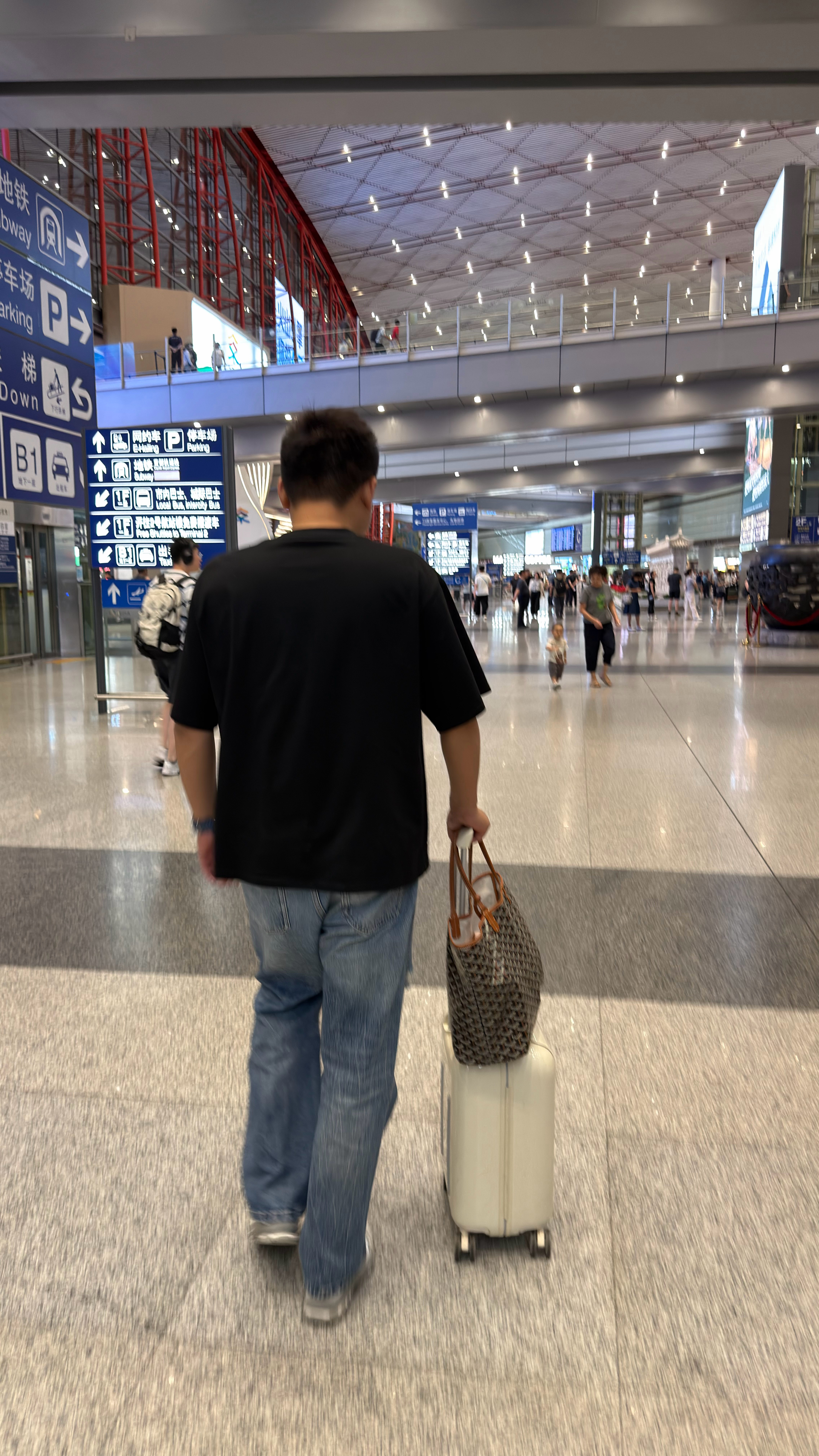 我连回家怎么吵架的词儿都想好了，这小子整这出女人啊女人，说实话我真没想让他接，因