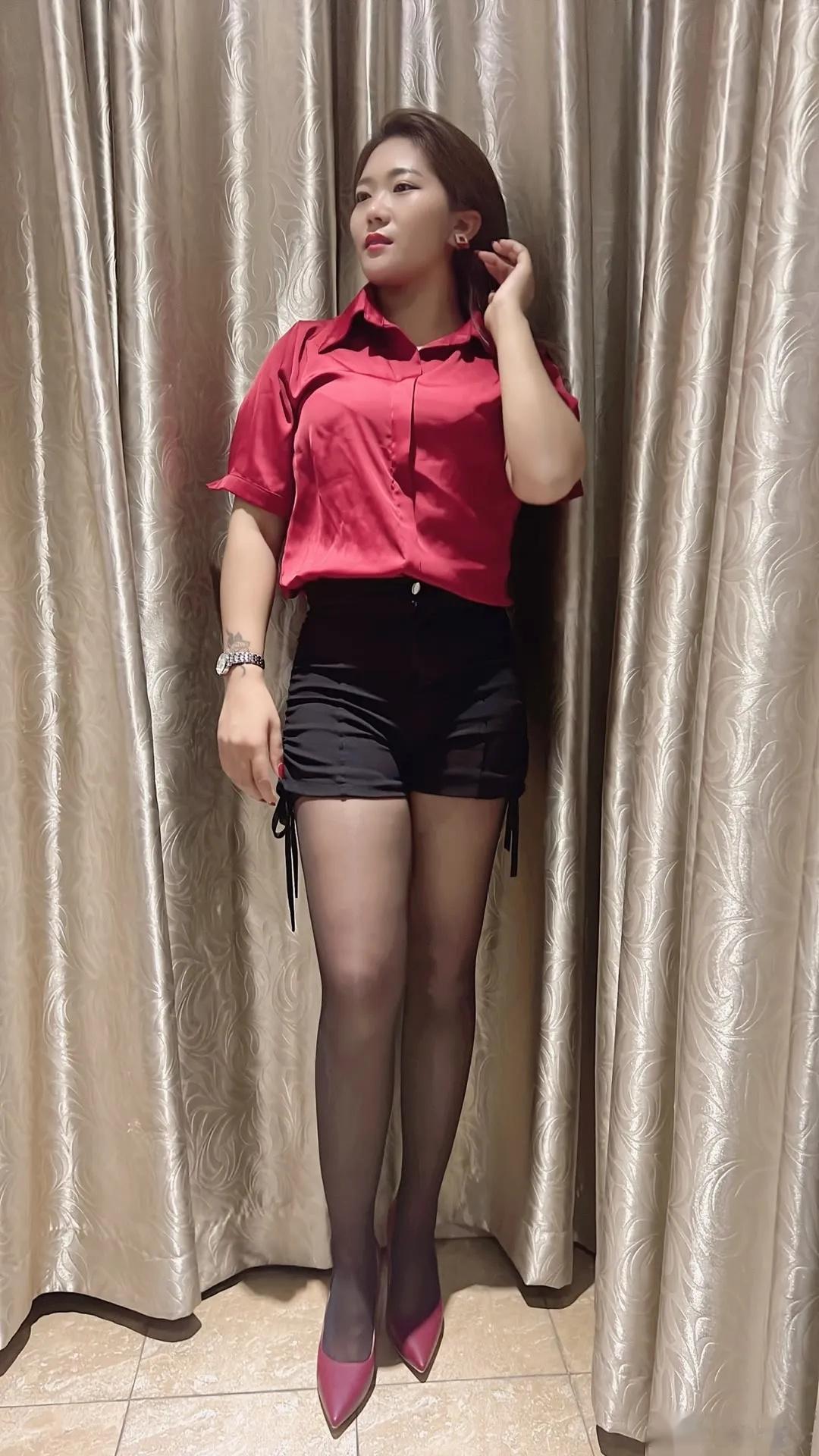 粗壮的黑丝肉腿 ​​​