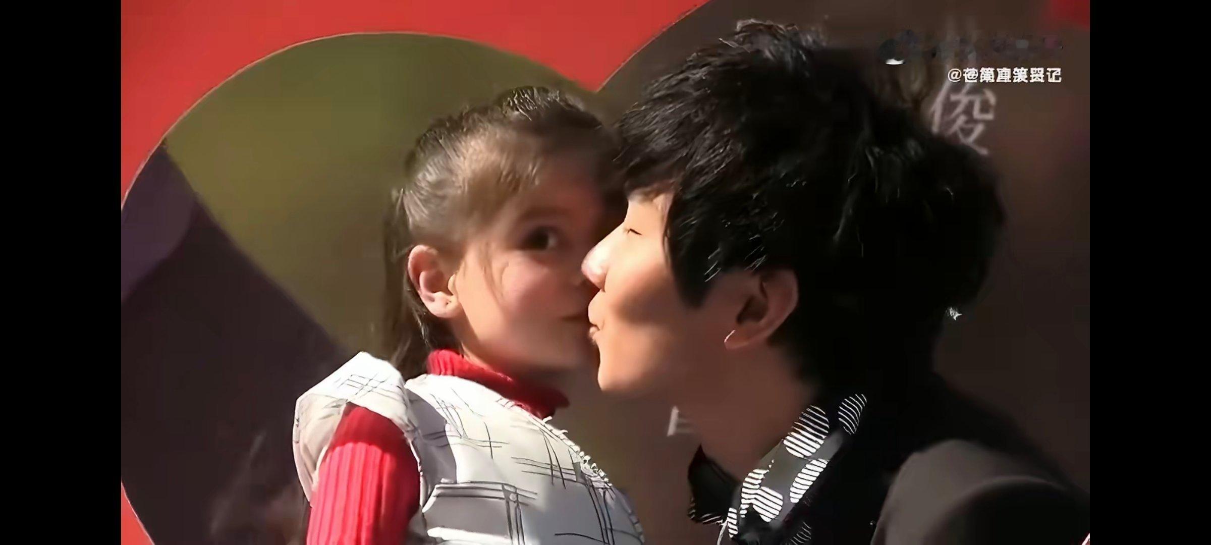曝林俊杰亲吻小女孩连AI都拒绝的场面，他居然亲了好几次自己女儿都不可以这样吧