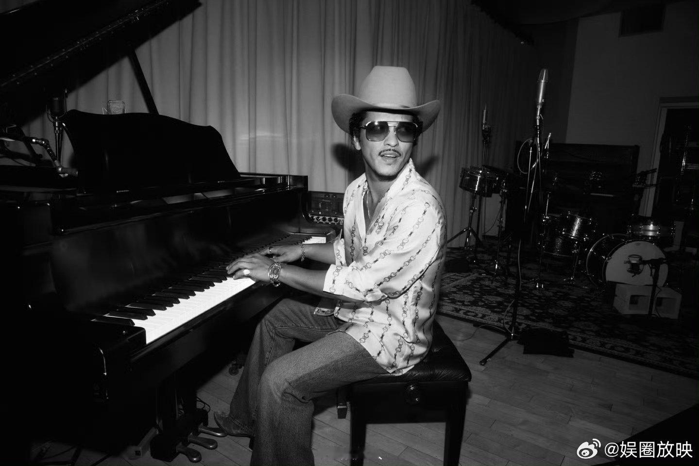 火星哥明天将回归火星哥Bruno Mars明天回归！时隔10年全新专辑《The 