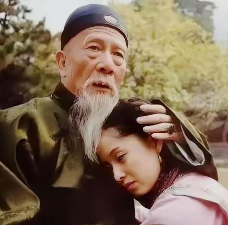 1881年，69岁的左宗棠娶了17岁的章怡为妾。洞房花烛夜，章怡解开衣扣，脱下衣