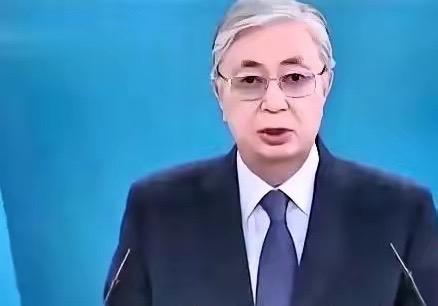 12月21日，日本那边的峰会刚散场，哈萨克斯坦总统托卡耶夫连家都没回，直接飞去了