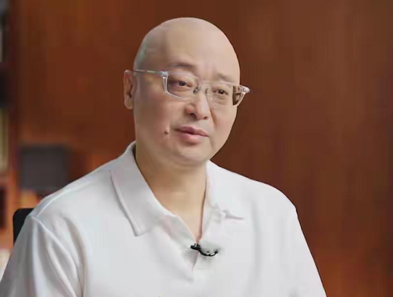 我的天呐，看了《再见爱人》
我都开始心疼路行这个小老头了
他只是不会说话，但他真