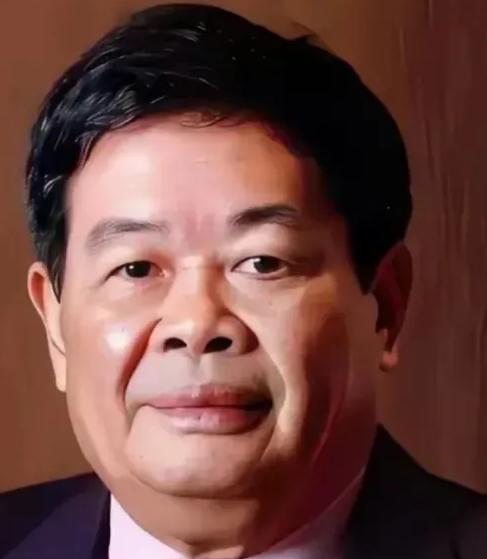 2014年，曹德旺想在美国买个8万平米的厂房，房东是个犹太人，开价2800万，曹