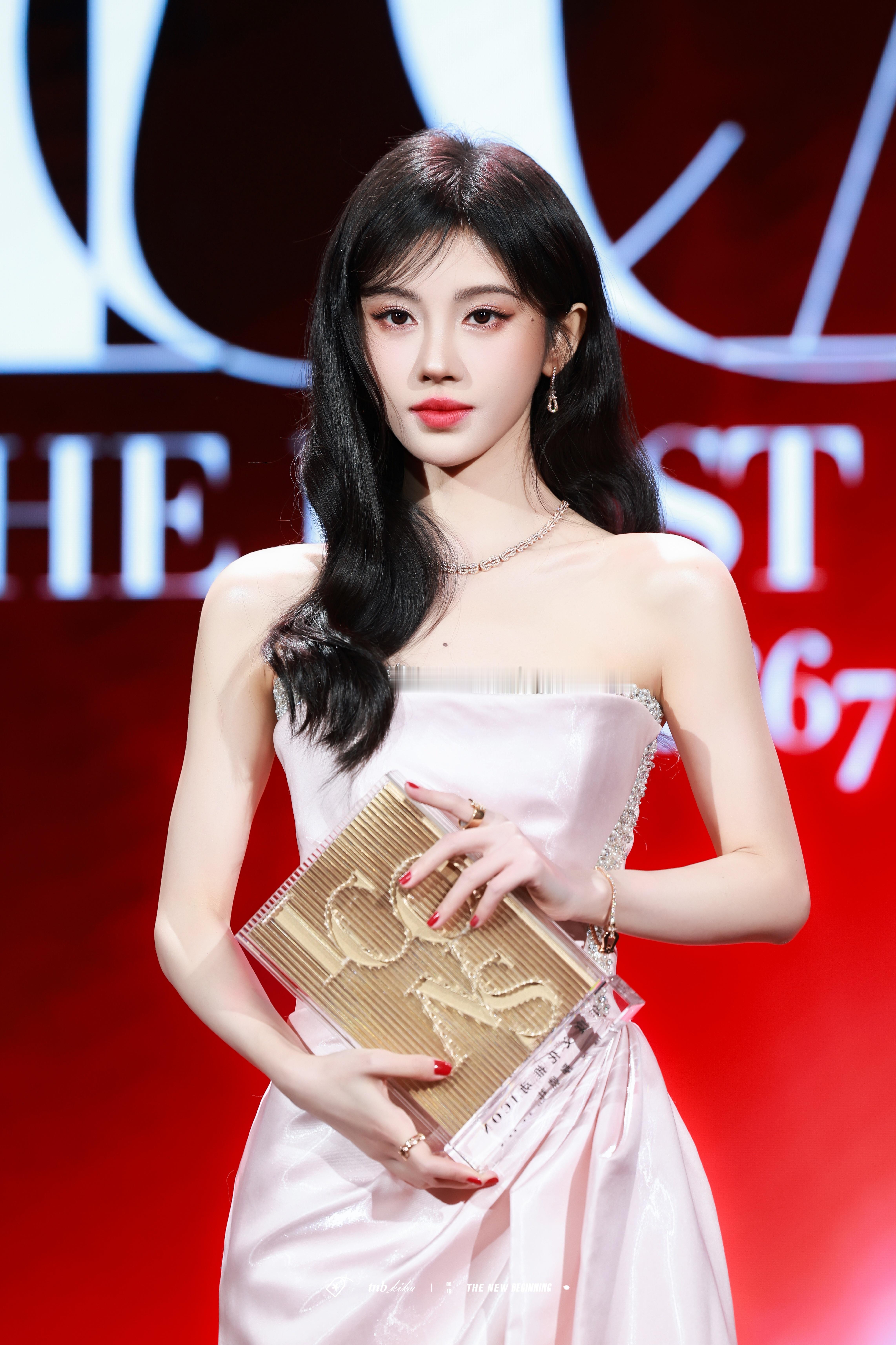 鞠婧祎芭莎年度派对造型 ✨鞠婧祎 蛇女 有奖[送花花] ​​​