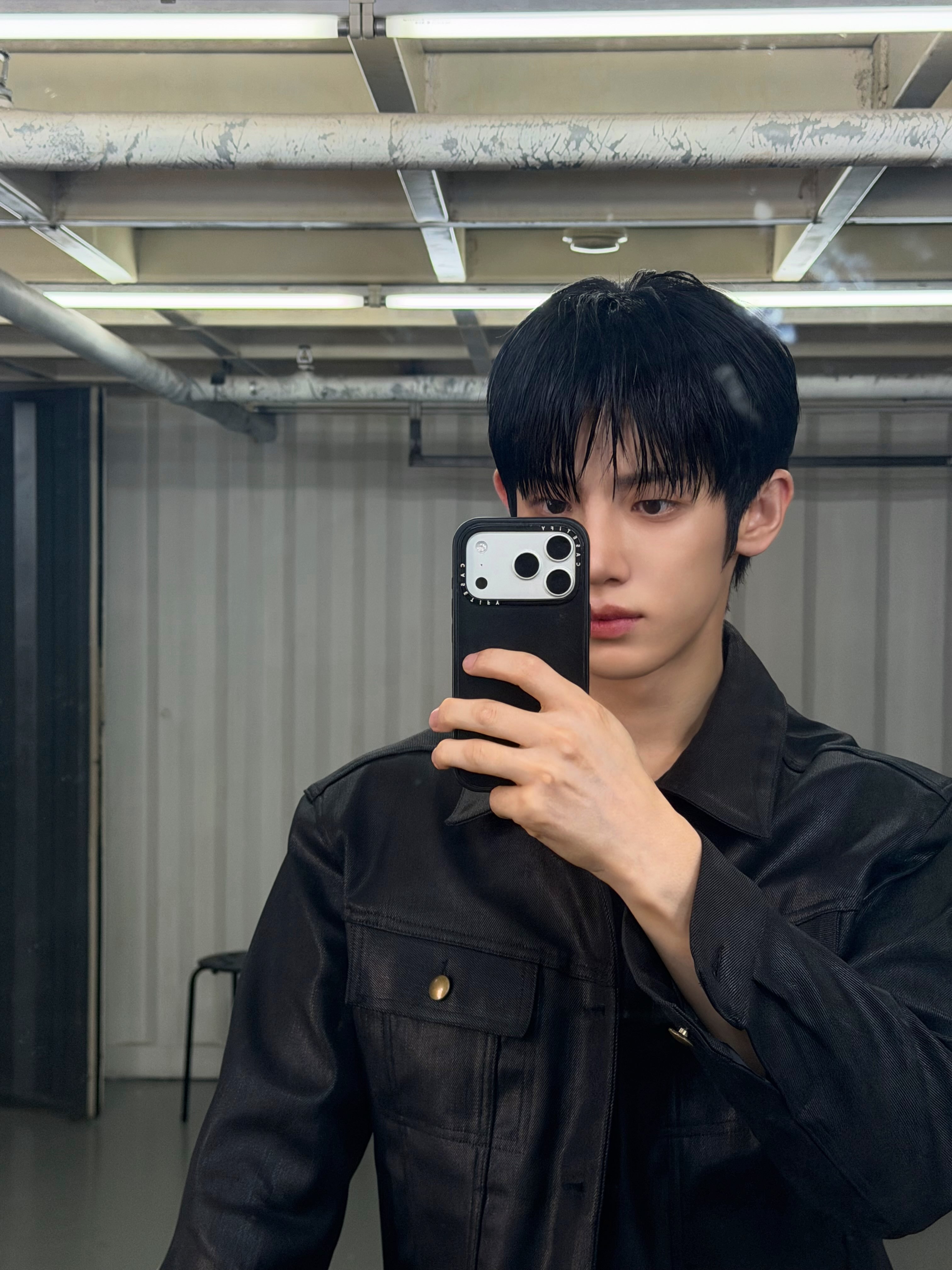 260824 朴时宇更新ins—哦莫 今天是all black🖤 