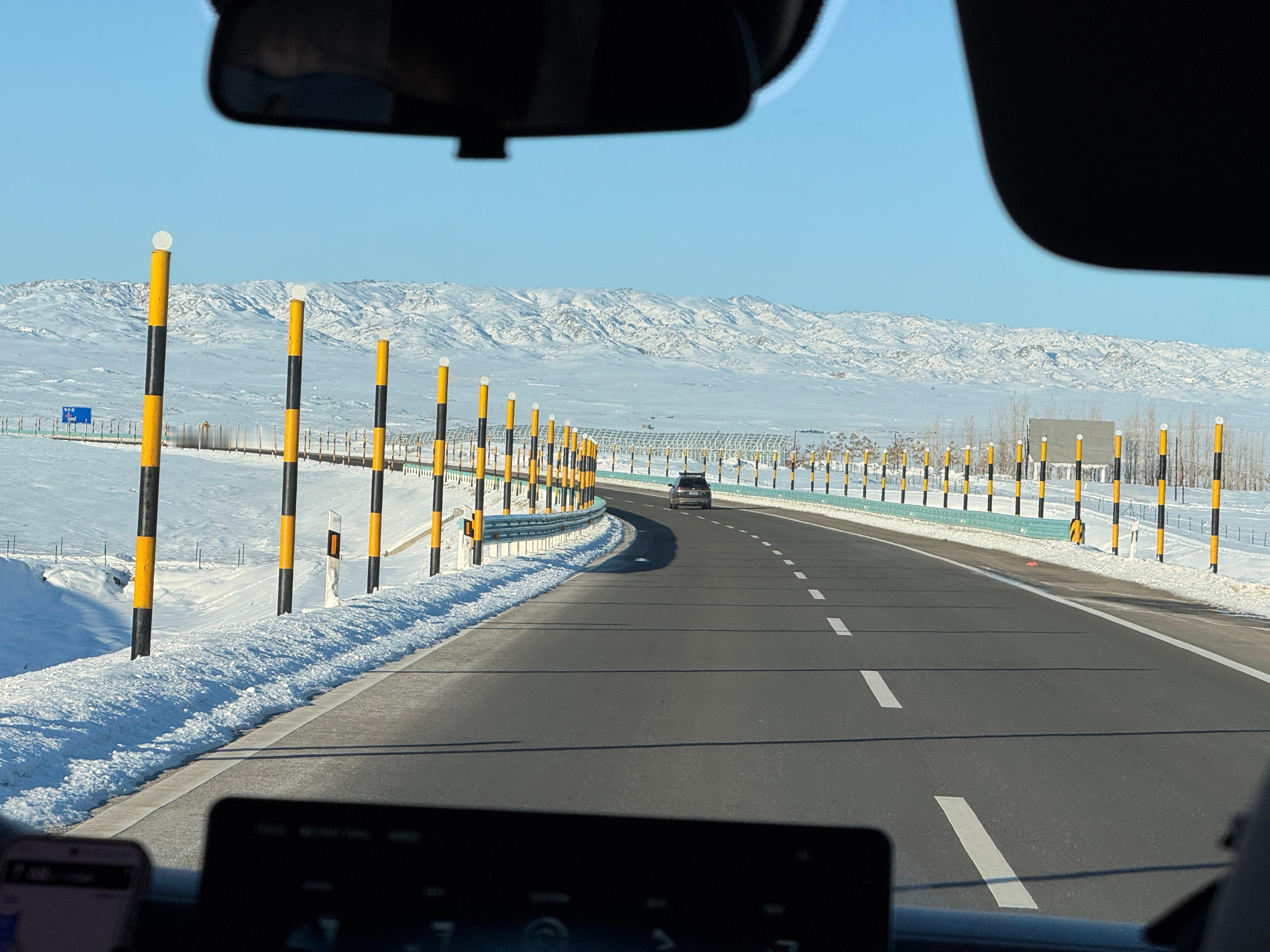 无奖竞猜这两边的柱子是干什么的