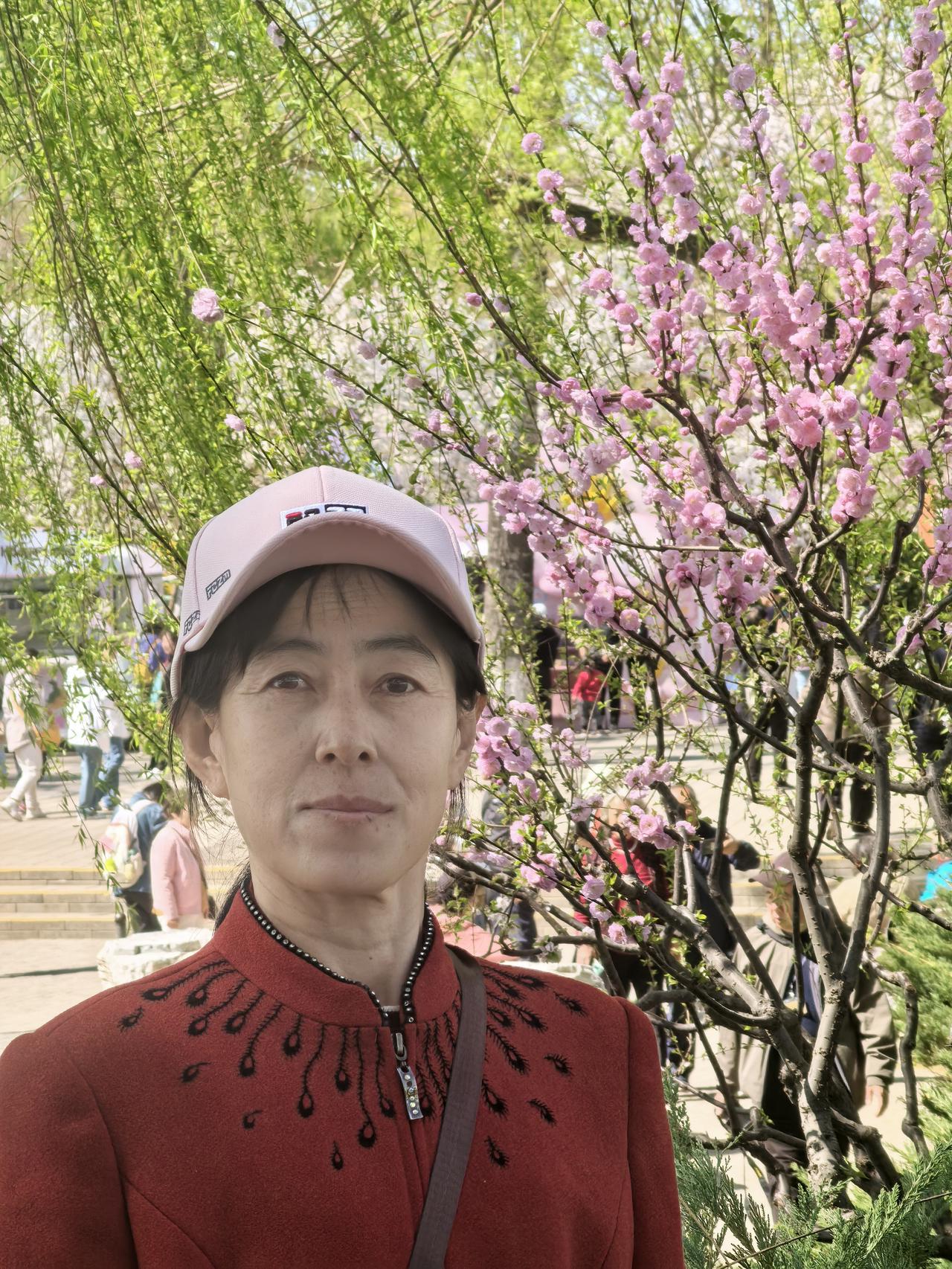 老伴今天自己一人去北京做针灸，迟迟不给我回消息和电话，我的心立刻提到嗓子眼上，真