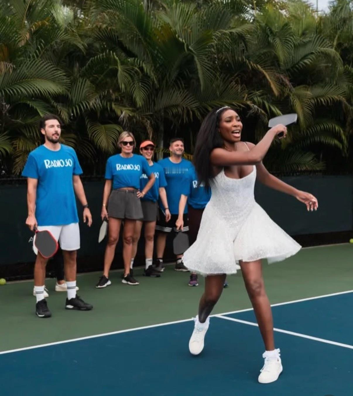 大威真的很适合白裙，美的像在打温网🍓 