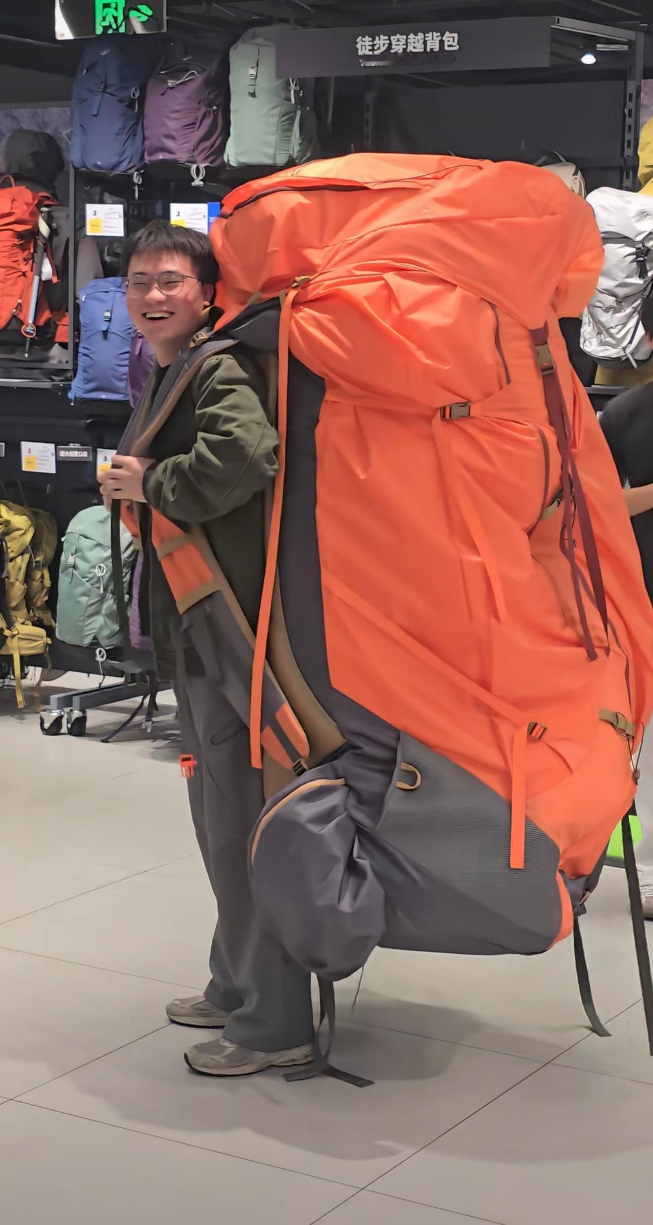 我擦迪卡侬这是要疯啊，这不是登山包这是移动的家！！！ 